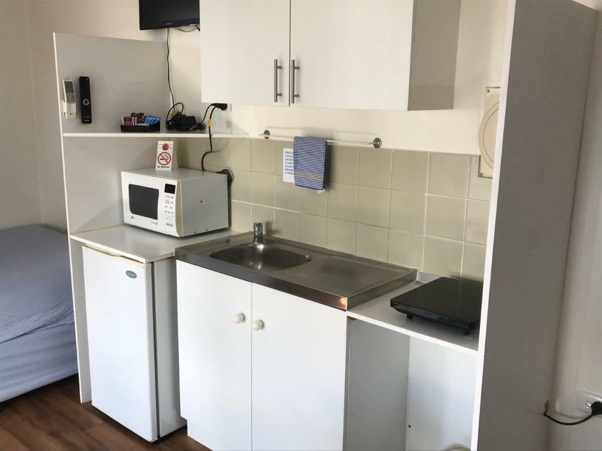 艾伯特湖大篷车公园酒店 Meningie 外观 照片
